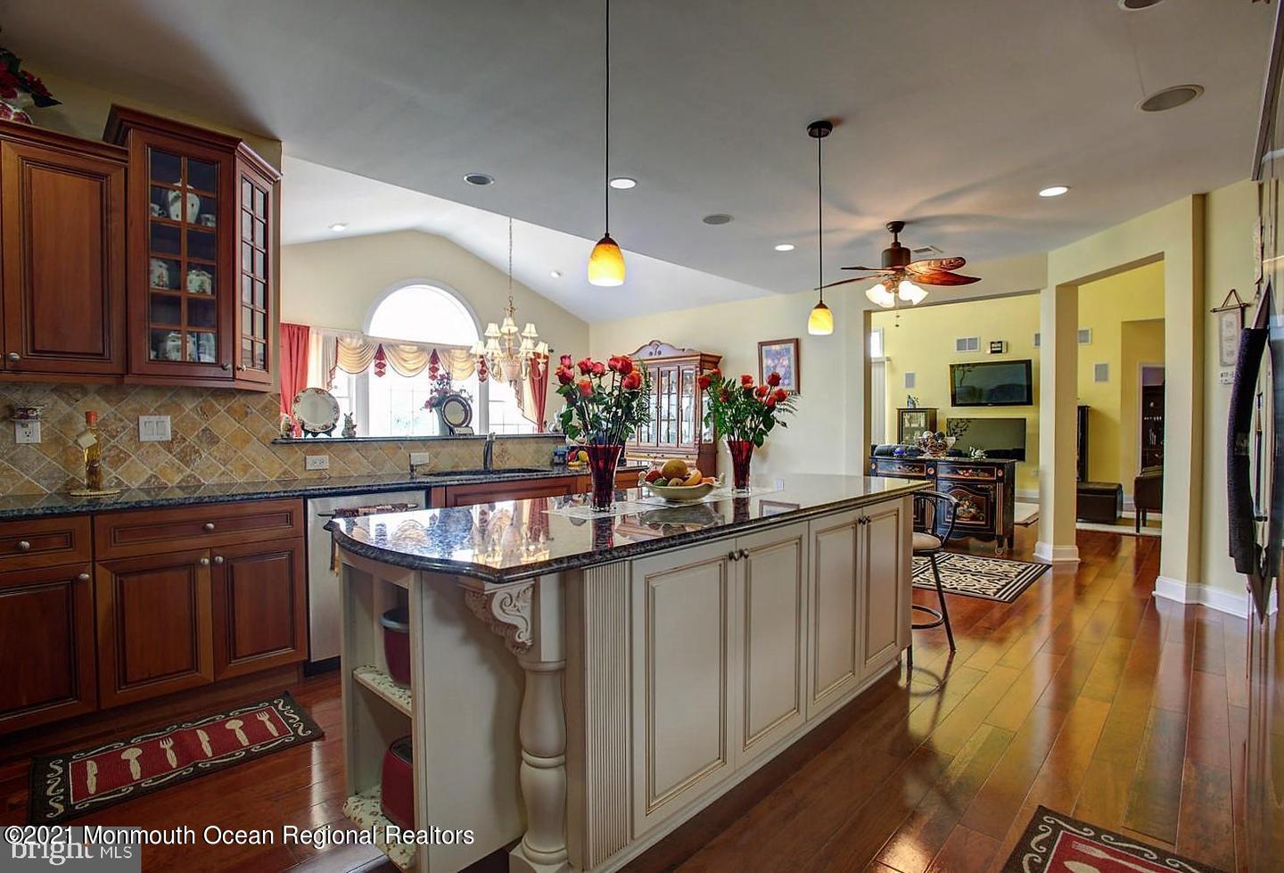28 Ridgeview Way Allentown, NJ 08501 - Photo 30 of 52 GetMedia35