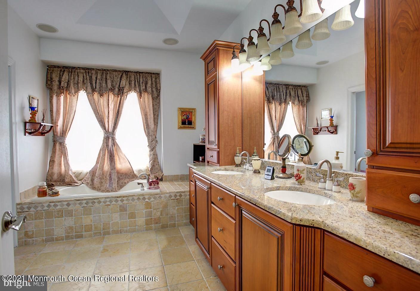 28 Ridgeview Way Allentown, NJ 08501 - Photo 38 of 52 GetMedia44