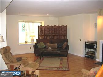 2602 Red Oak Circle Springfield, PA 19064 - Photo 3 of 12 Living Room