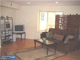 2602 Red Oak Circle Springfield, PA 19064 - Photo 4 of 12 Living Room