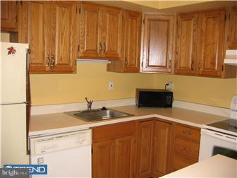 2602 Red Oak Circle Springfield, PA 19064 - Photo 8 of 12 Kitchen