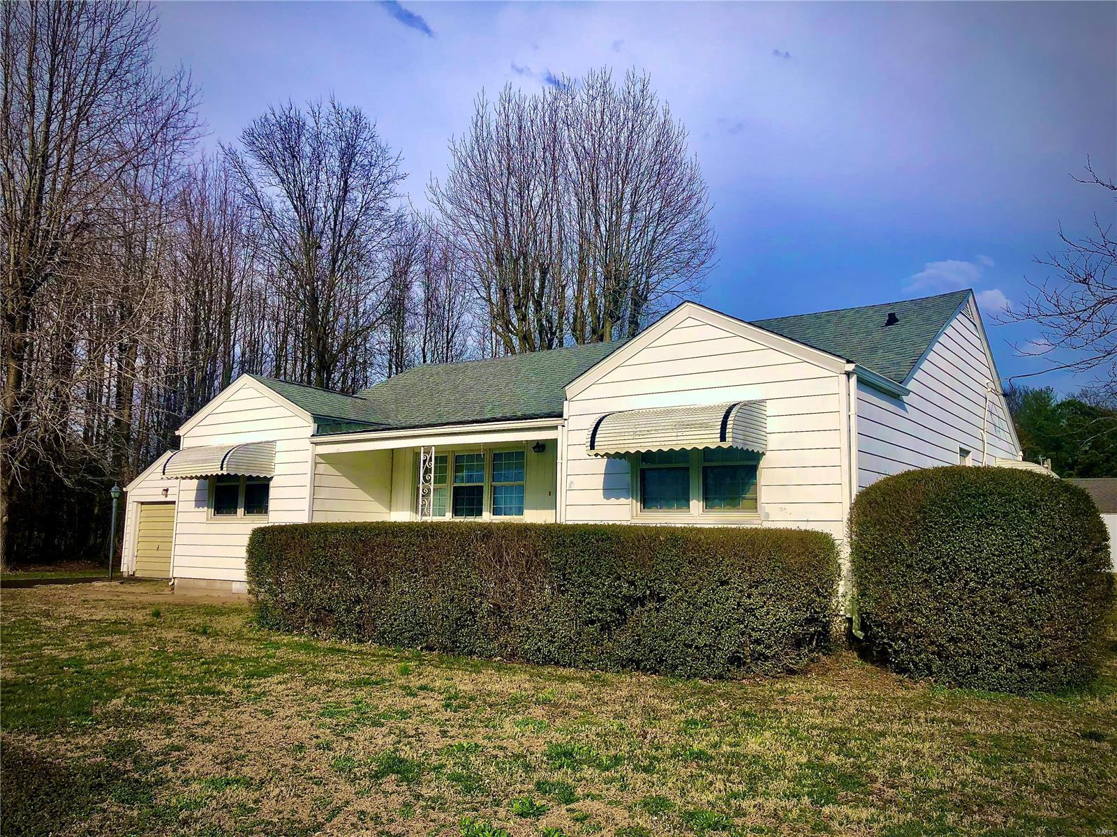 1208 Pershing Road West Frankfort, IL 62896 - Photo 2 of 19 Gallery Image 2
