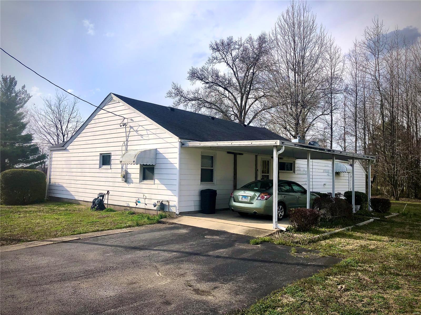 1208 Pershing Road West Frankfort, IL 62896 - Photo 4 of 19 Gallery Image 4