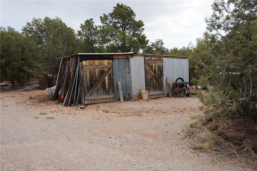 200 Denny 5 Road Seligman, AZ 86337 - Photo 23 of 34