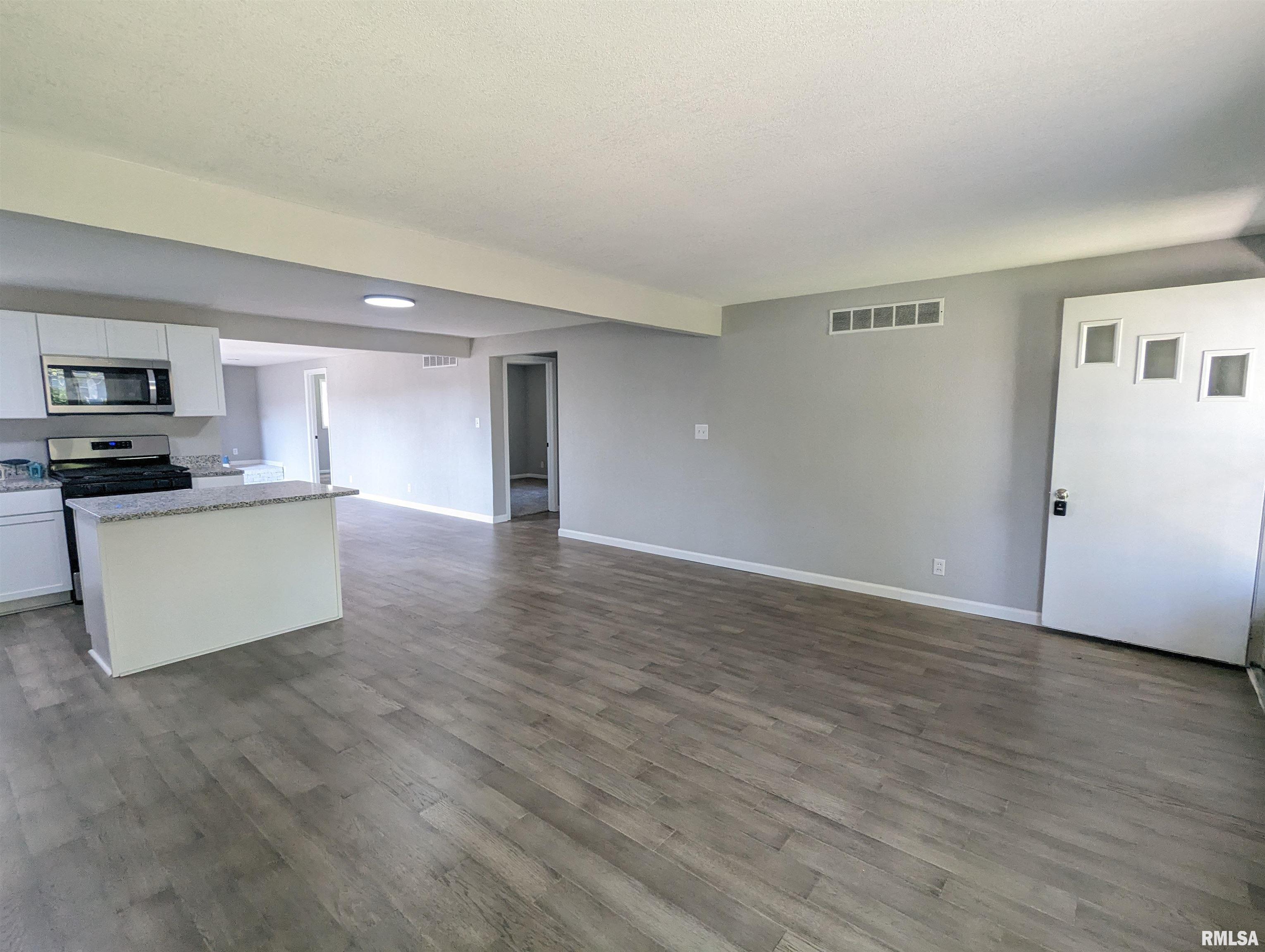 2274 Robin Road Washington, IL 61571 - Photo 8 of 52 Gallery Image 8