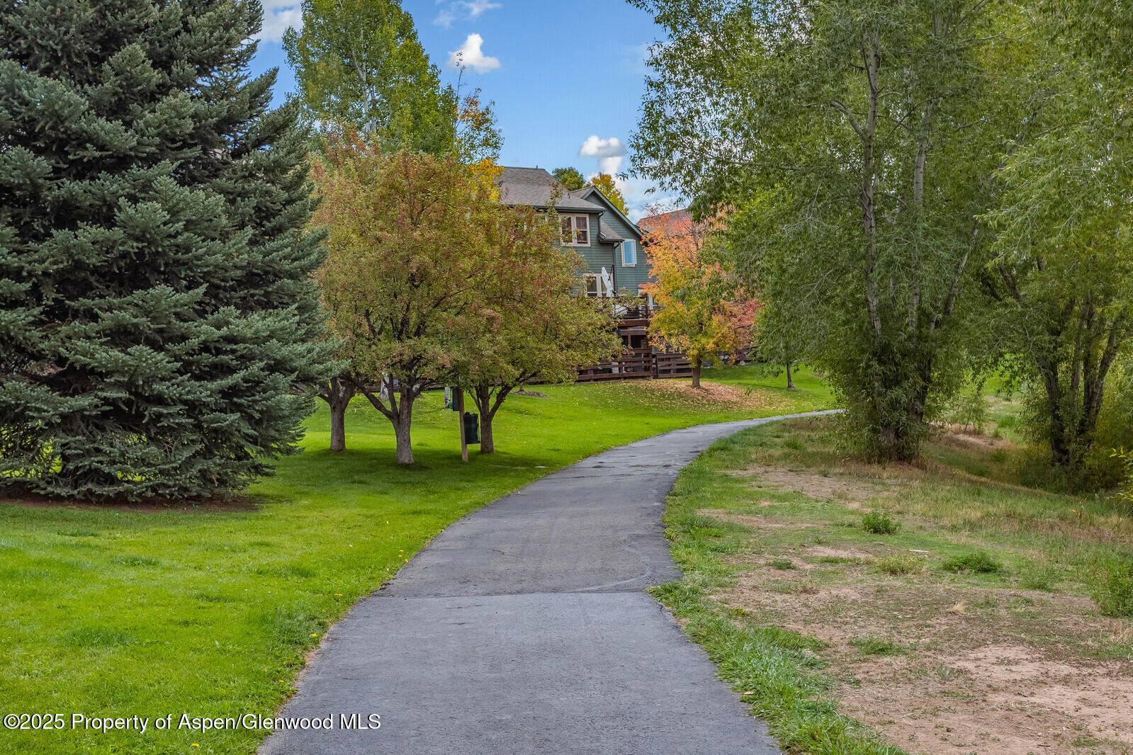 113 Lakeside Court Basalt, CO 81621 - Photo 35 of 39 a view of a street with a building in the background