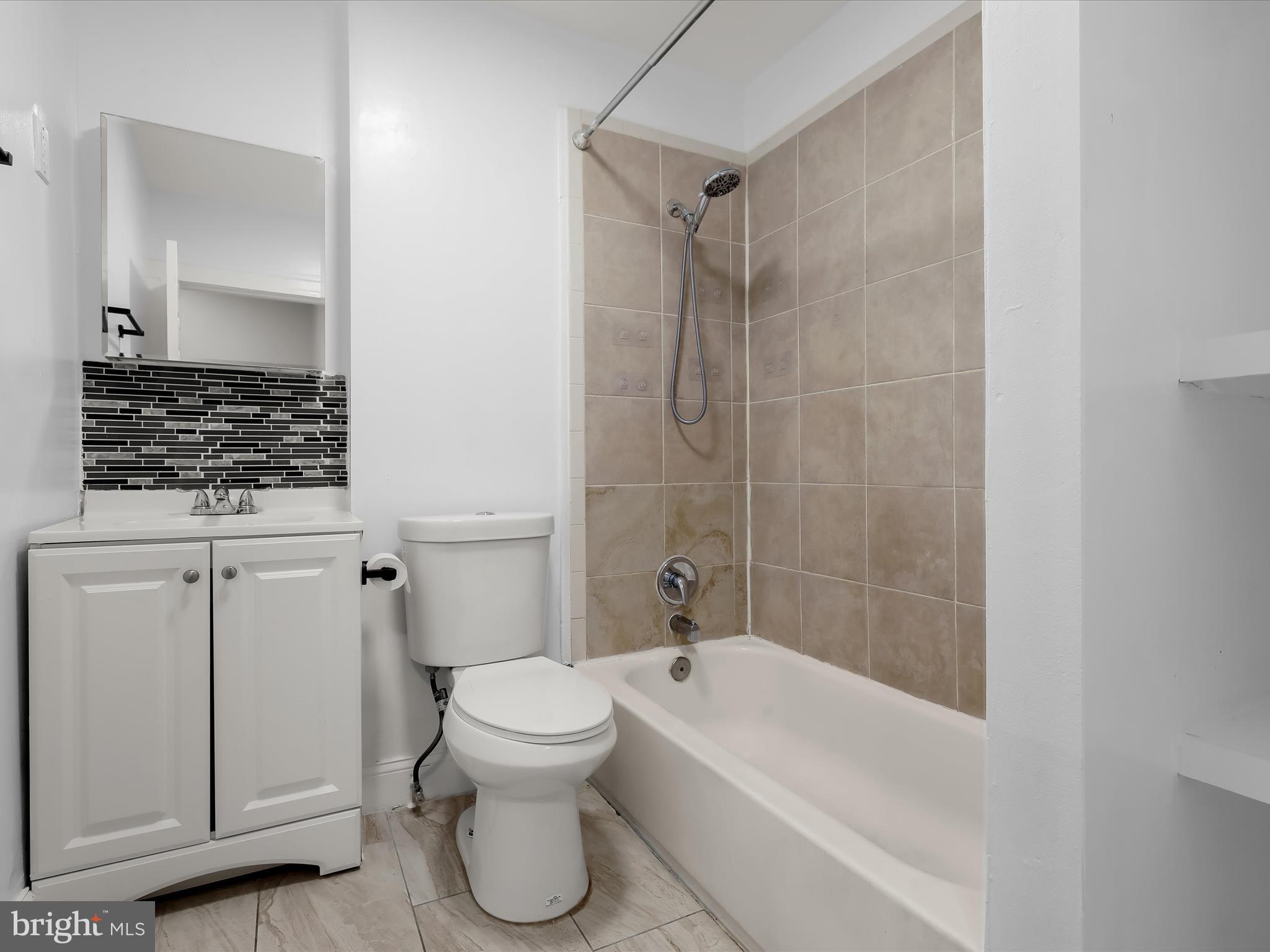 2005 Sinclair Lane Baltimore, MD 21213 - Photo 21 of 36 Bath