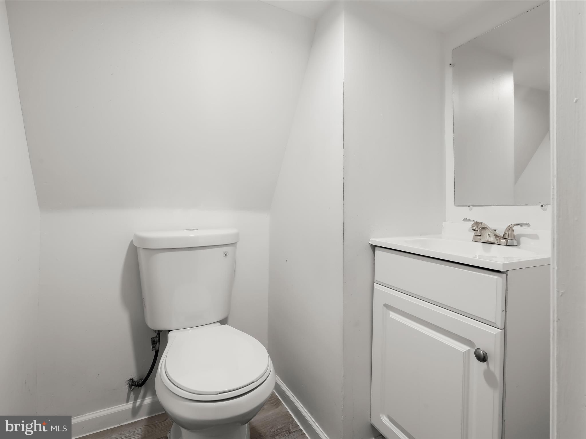 2005 Sinclair Lane Baltimore, MD 21213 - Photo 22 of 36 Powder Room