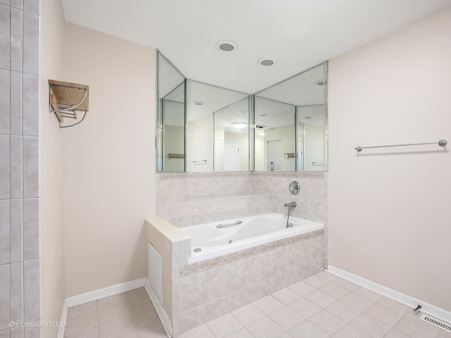 1332 Arbor Drive Lemont, IL 60439 - Photo 15 of 31 a bathroom with a bathtub and a sink