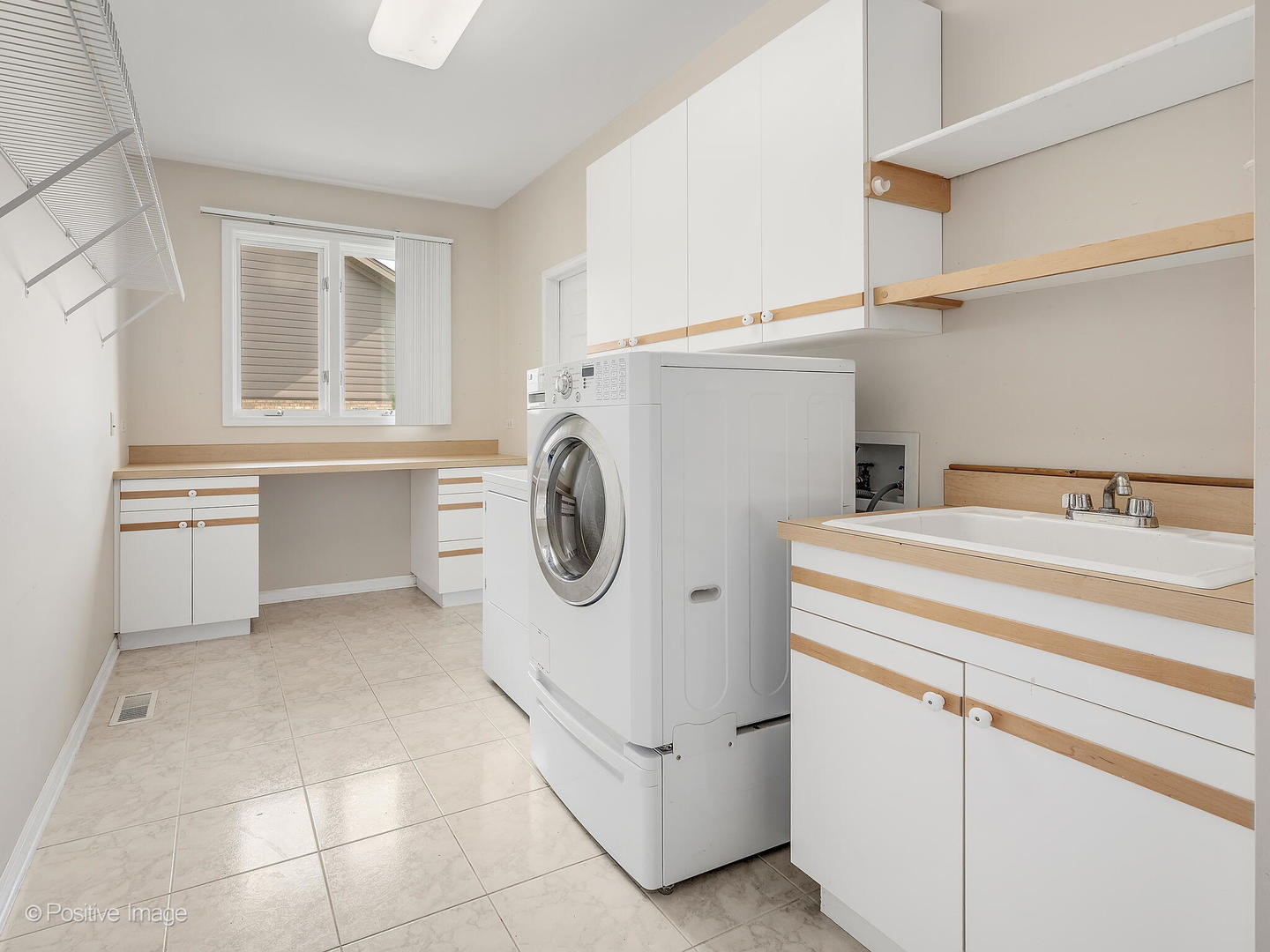 1332 Arbor Drive Lemont, IL 60439 - Photo 18 of 31 a utility room with dryer and washer