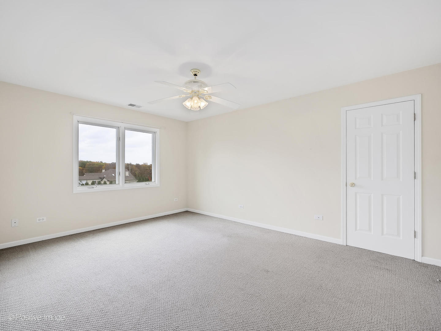 1332 Arbor Drive Lemont, IL 60439 - Photo 19 of 31 an empty room with a window