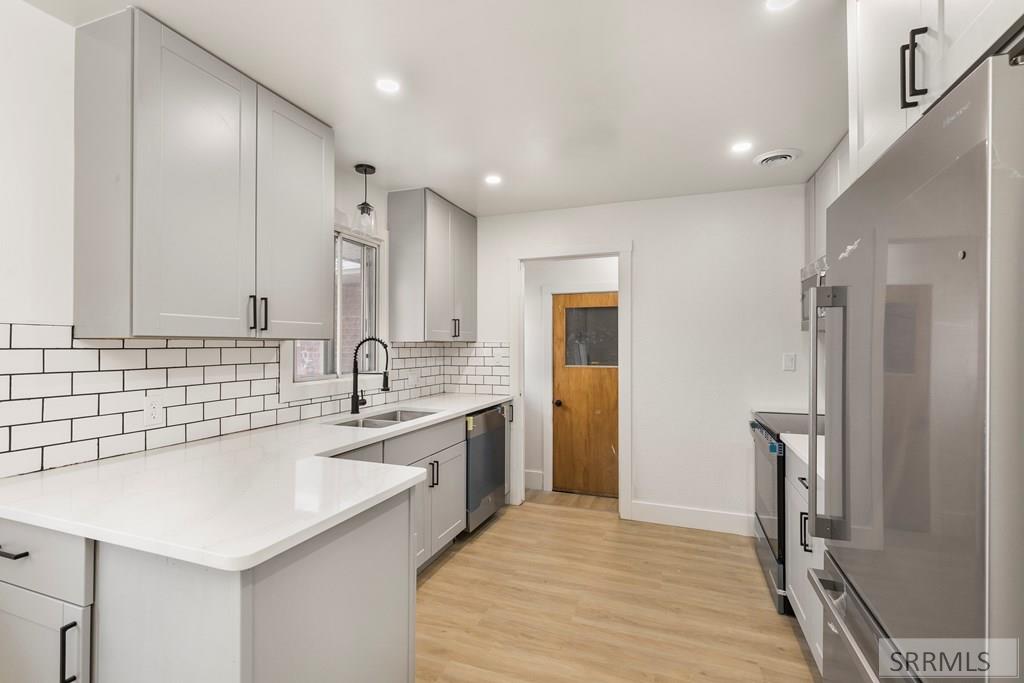 1554 Beverly Road Idaho Falls, ID 83402 - Photo 13 of 50 Kitchen