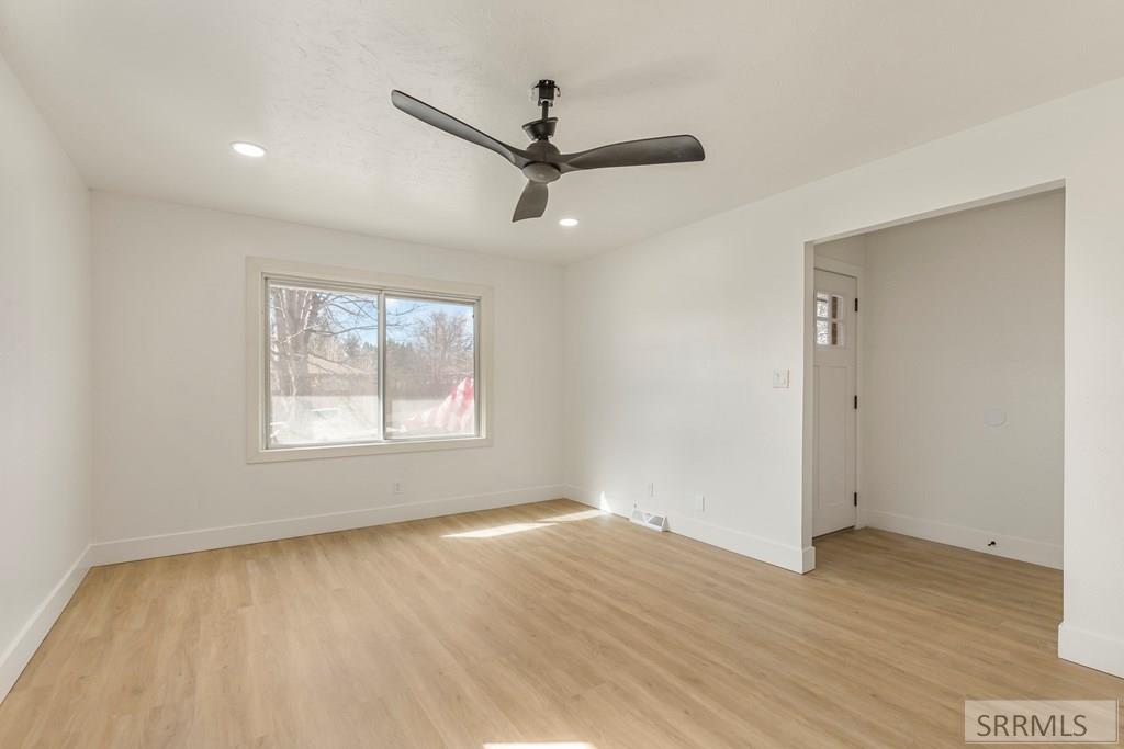 1554 Beverly Road Idaho Falls, ID 83402 - Photo 6 of 50 Living Room
