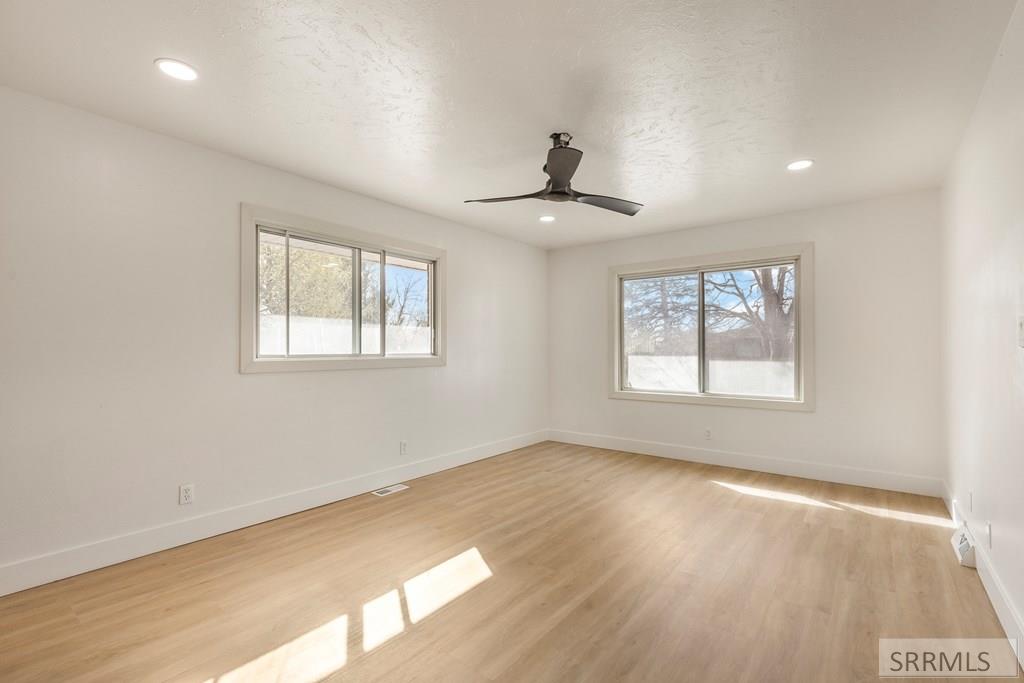1554 Beverly Road Idaho Falls, ID 83402 - Photo 7 of 50 Living Room