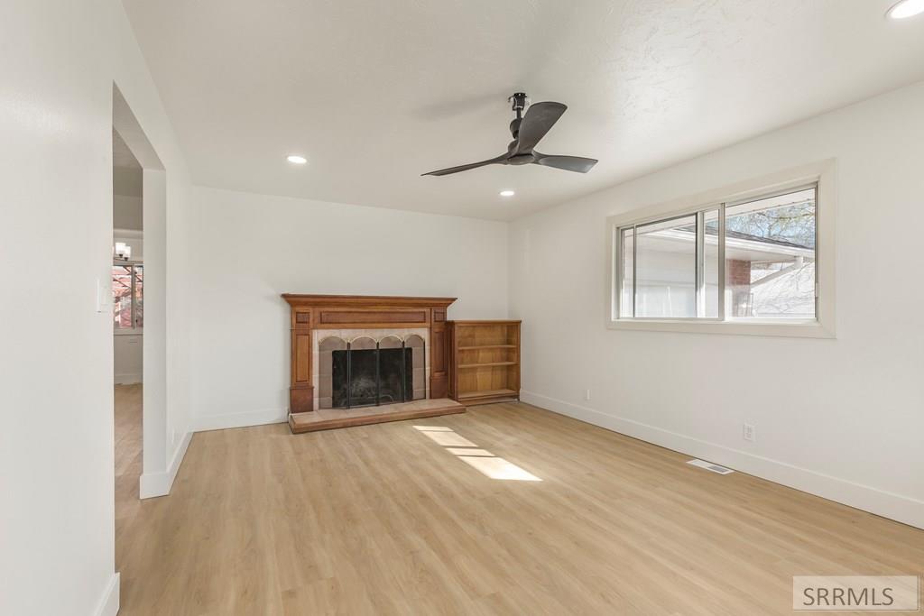 1554 Beverly Road Idaho Falls, ID 83402 - Photo 8 of 50 Living Room
