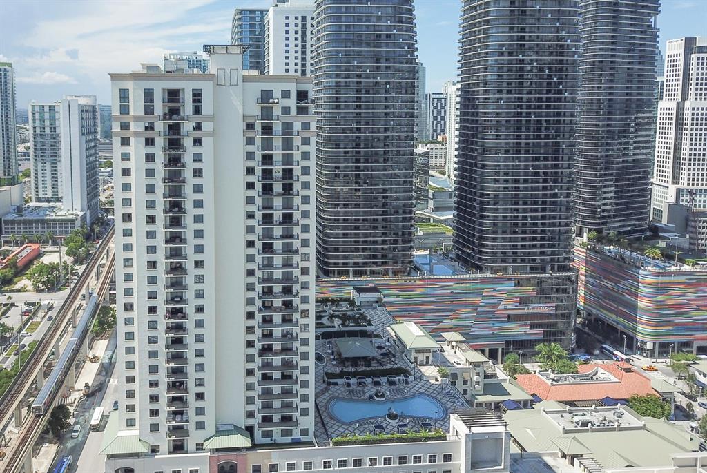 999 Southwest 1st Avenue, Unit 2913 Miami, FL 33130 - Photo 2 of 36 a view of a building