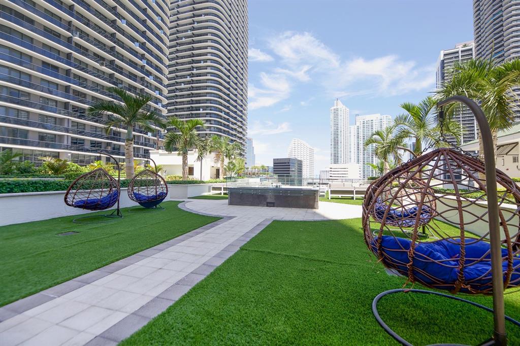 999 Southwest 1st Avenue, Unit 2913 Miami, FL 33130 - Photo 32 of 36 a view of a backyard with sitting area