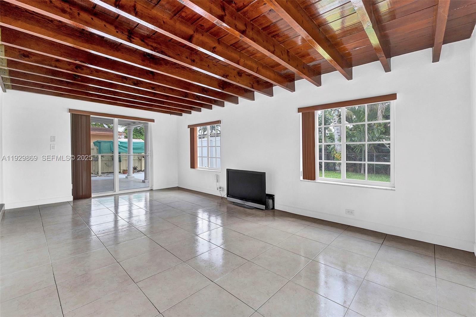 361 Southeast 6th Avenue, Unit 1 Hialeah, FL 33010 - Photo 13 of 43