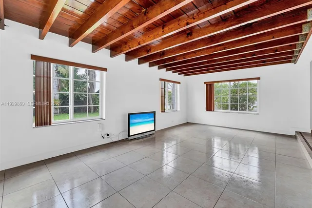 $3,000 | 361 Southeast 6th Avenue, Unit 1, Hialeah, FL 33010