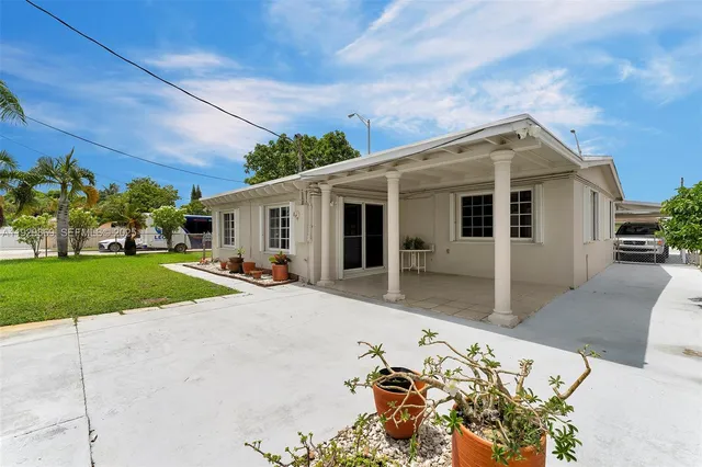 $3,000 | 361 Southeast 6th Avenue, Unit 1, Hialeah, FL 33010