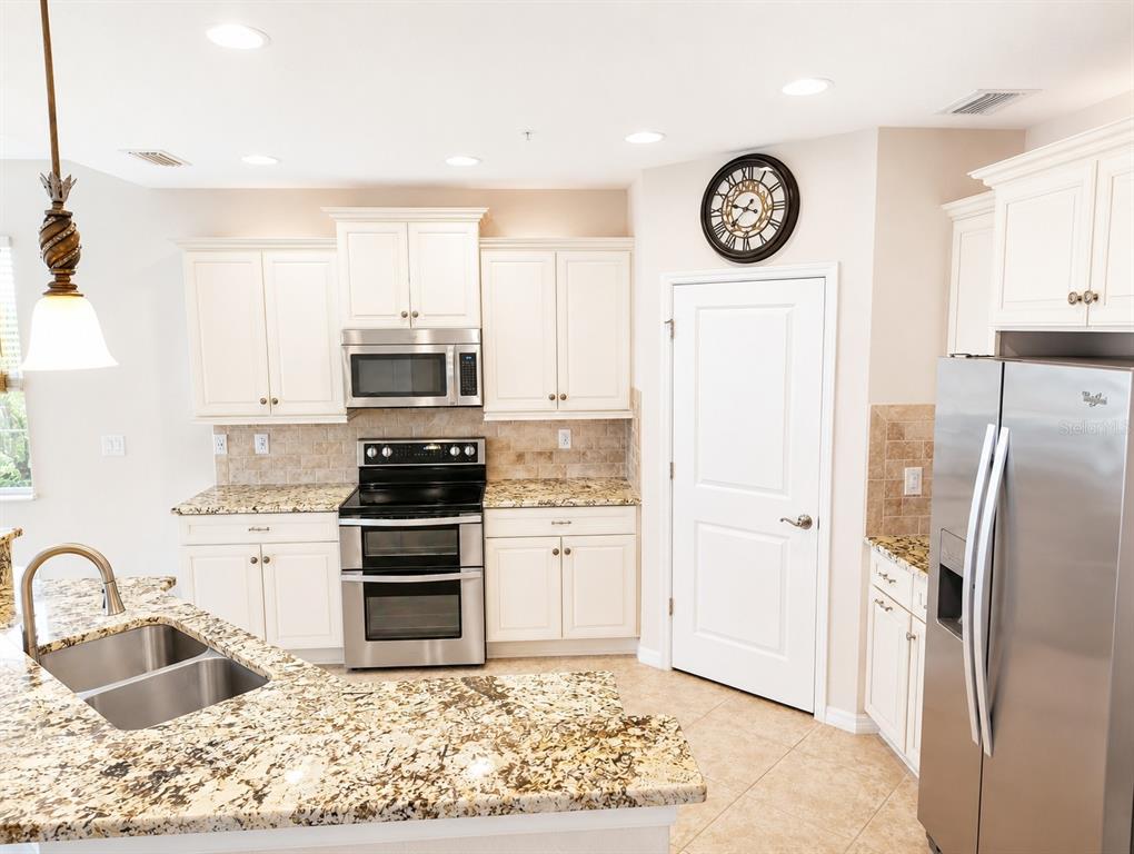1264 Riverscape Street, Unit B Bradenton, FL 34208 - Photo 9 of 45