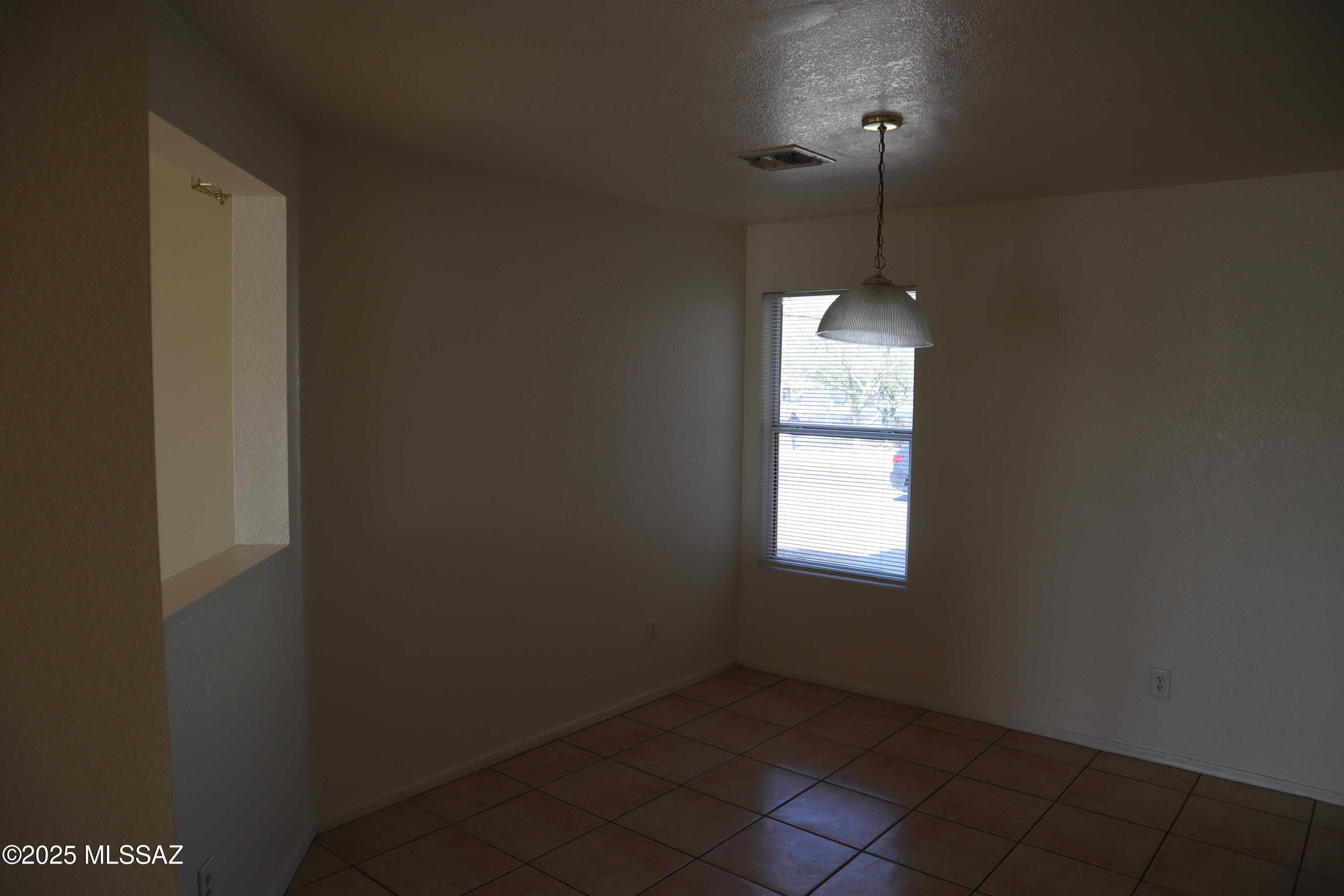 577 West Tiger Shark Road Tucson, AZ 85706 - Photo 3 of 10 Gallery Image 3