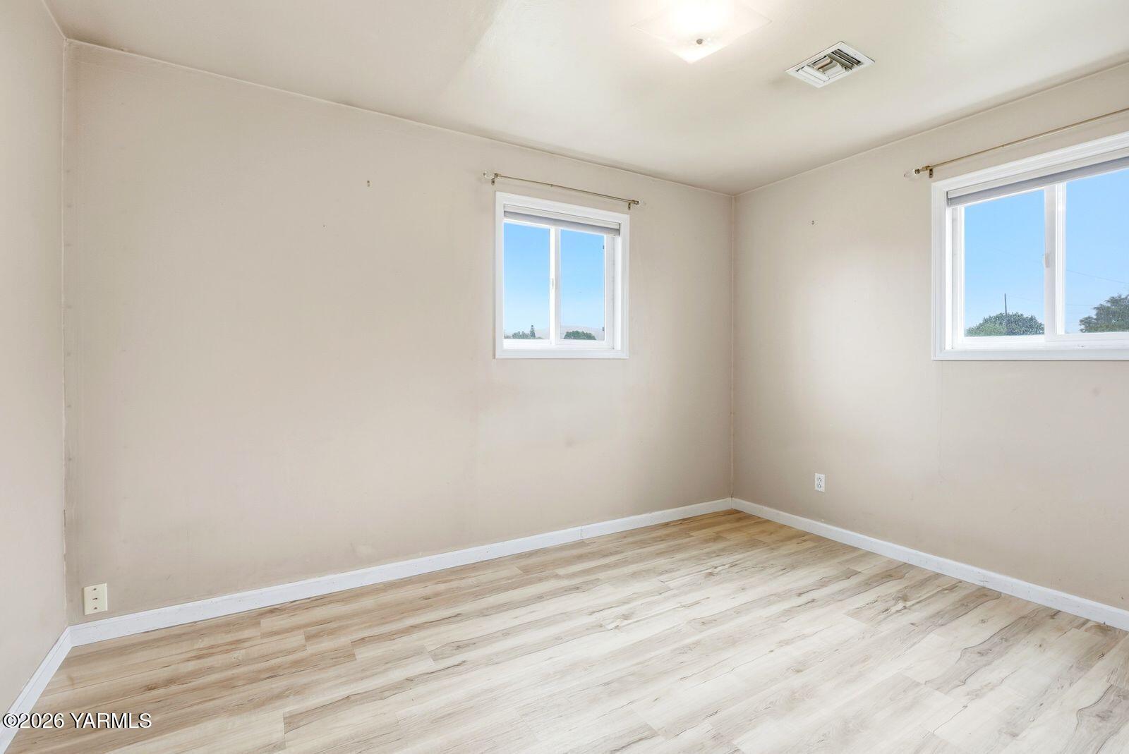 1000 Nagler Road Selah, WA 98942 - Photo 16 of 22 16primarybedroom