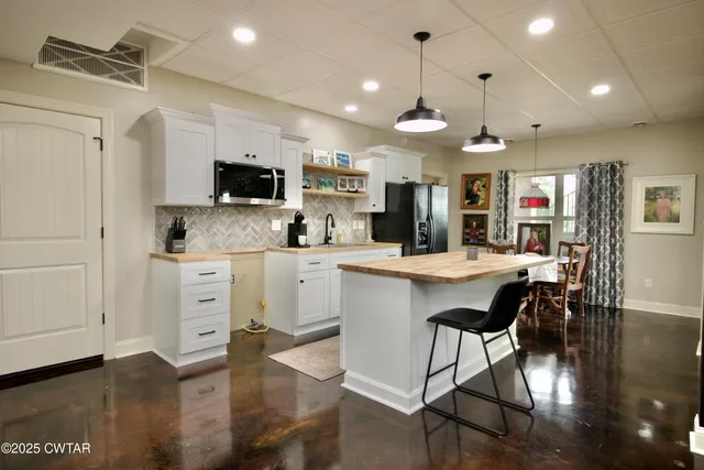 $750,000 | 15 Morris Moore Drive, Humboldt, TN 38343