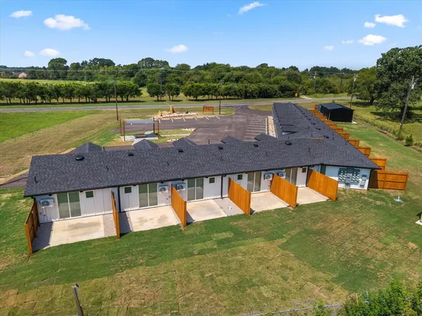 $900 | 900 South Tool Drive, Unit 5, Tool, TX 75143