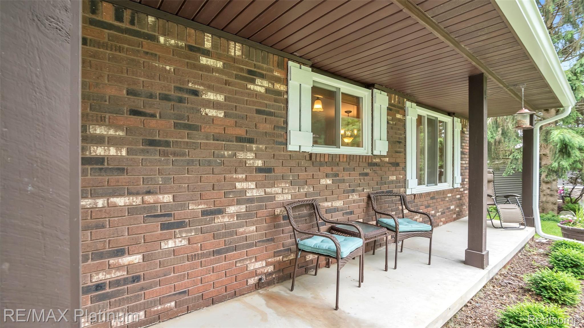 2798 North Tipsico Lake Road Hartland, MI 48353 - Photo 4 of 52 2798-North-Tipsico-Lake-Road-Hartland-Township-Michigan-windowstill-6.jpg