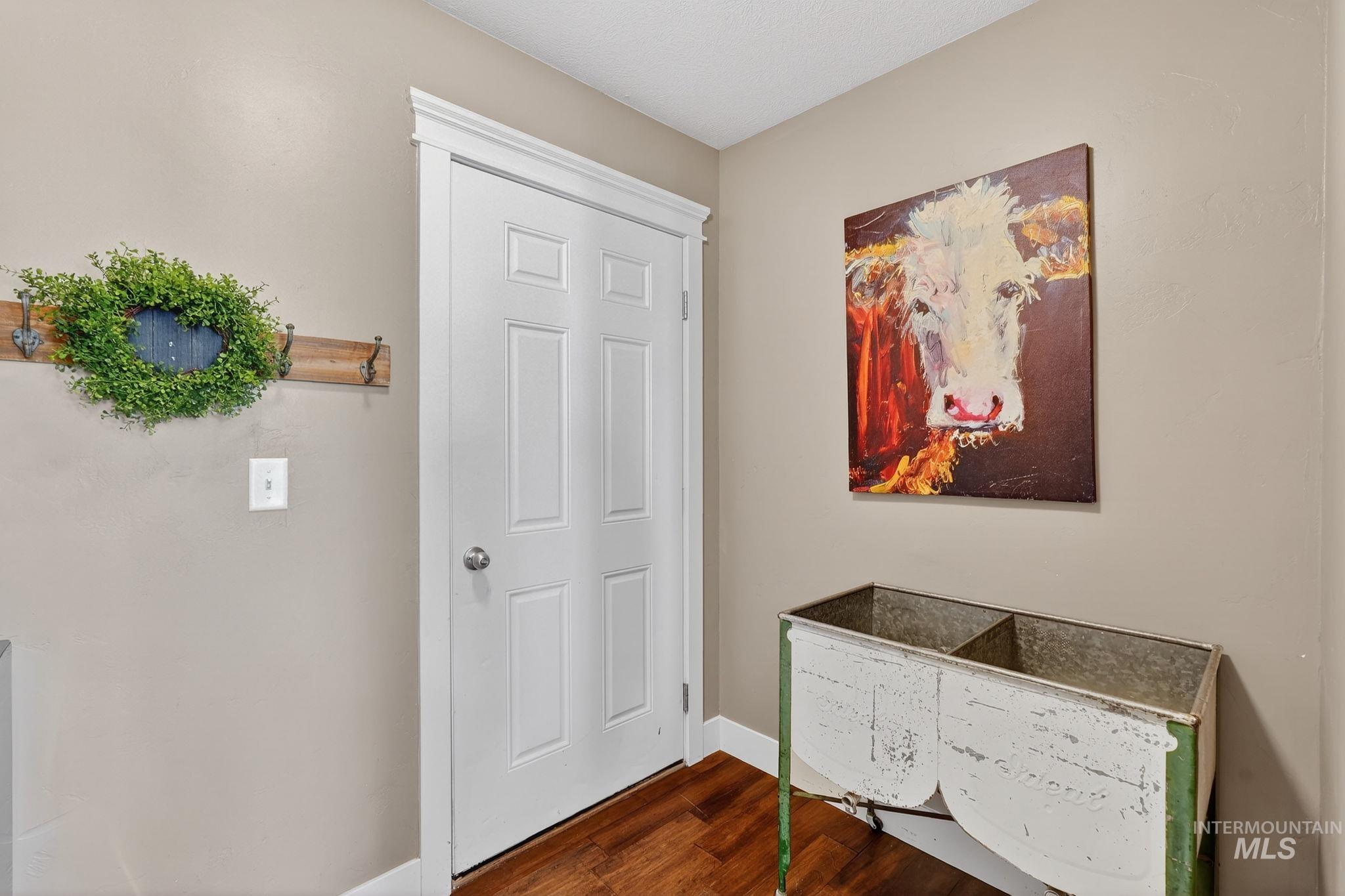 880 Redman Street Chubbuck, ID 83202 - Photo 11 of 39 Foyer entrance featuring baseboards and dark wood-style floors
