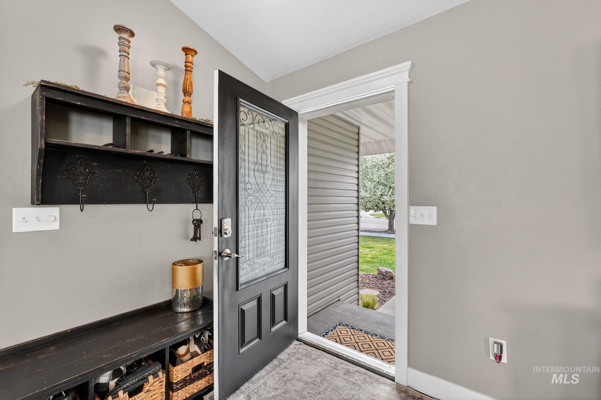 880 Redman Street Chubbuck, ID 83202 - Photo 5 of 39 Mudroom featuring baseboards