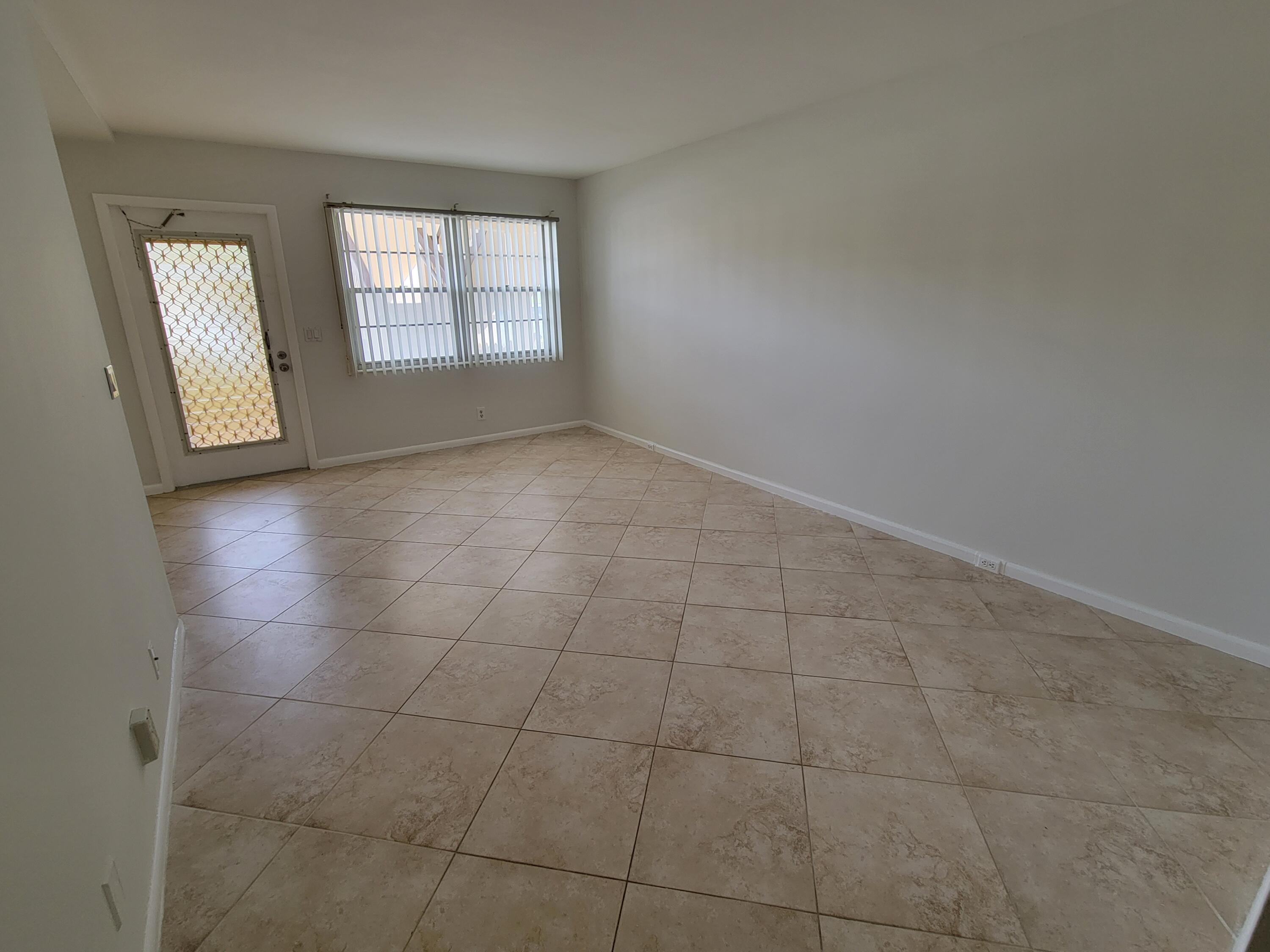 1056 Wolverton C Boca Raton, FL 33434 - Photo 7 of 35 20221011_112221
