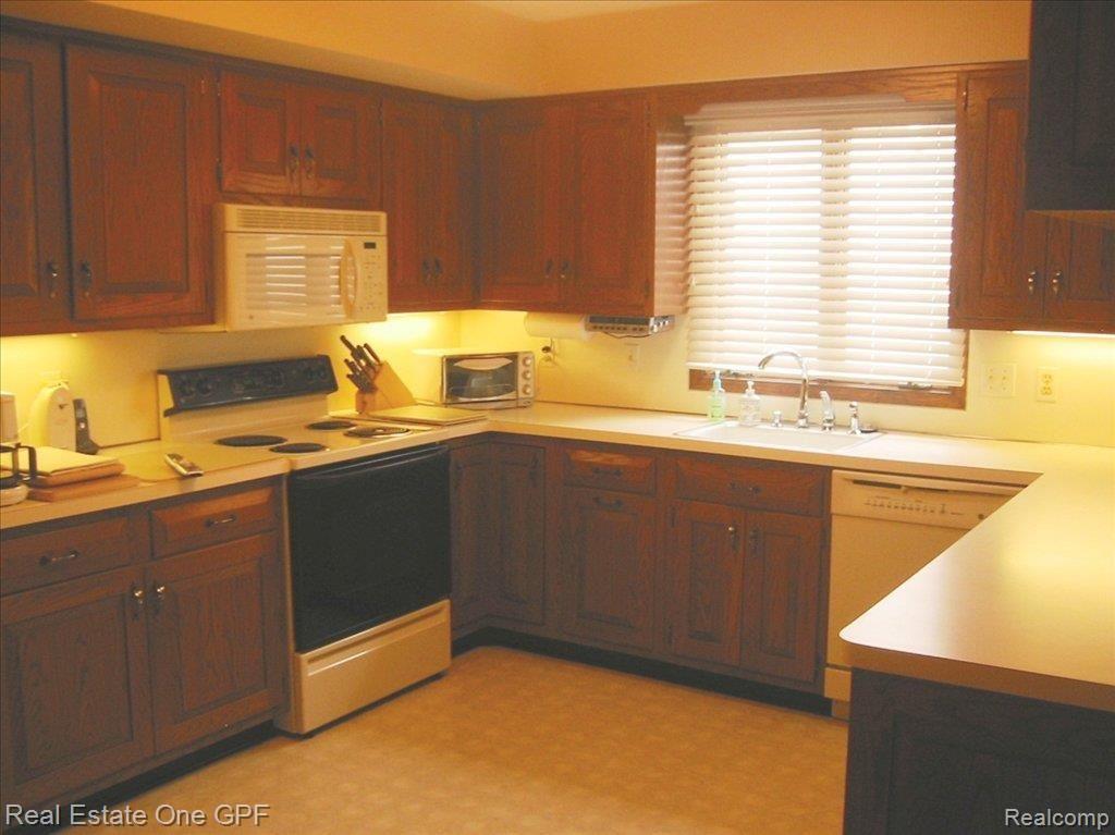 57 Vernier Road Grosse Pointe, MI 48236 - Photo 4 of 11 kitchen