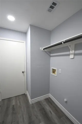 a view of a backyard with pathway