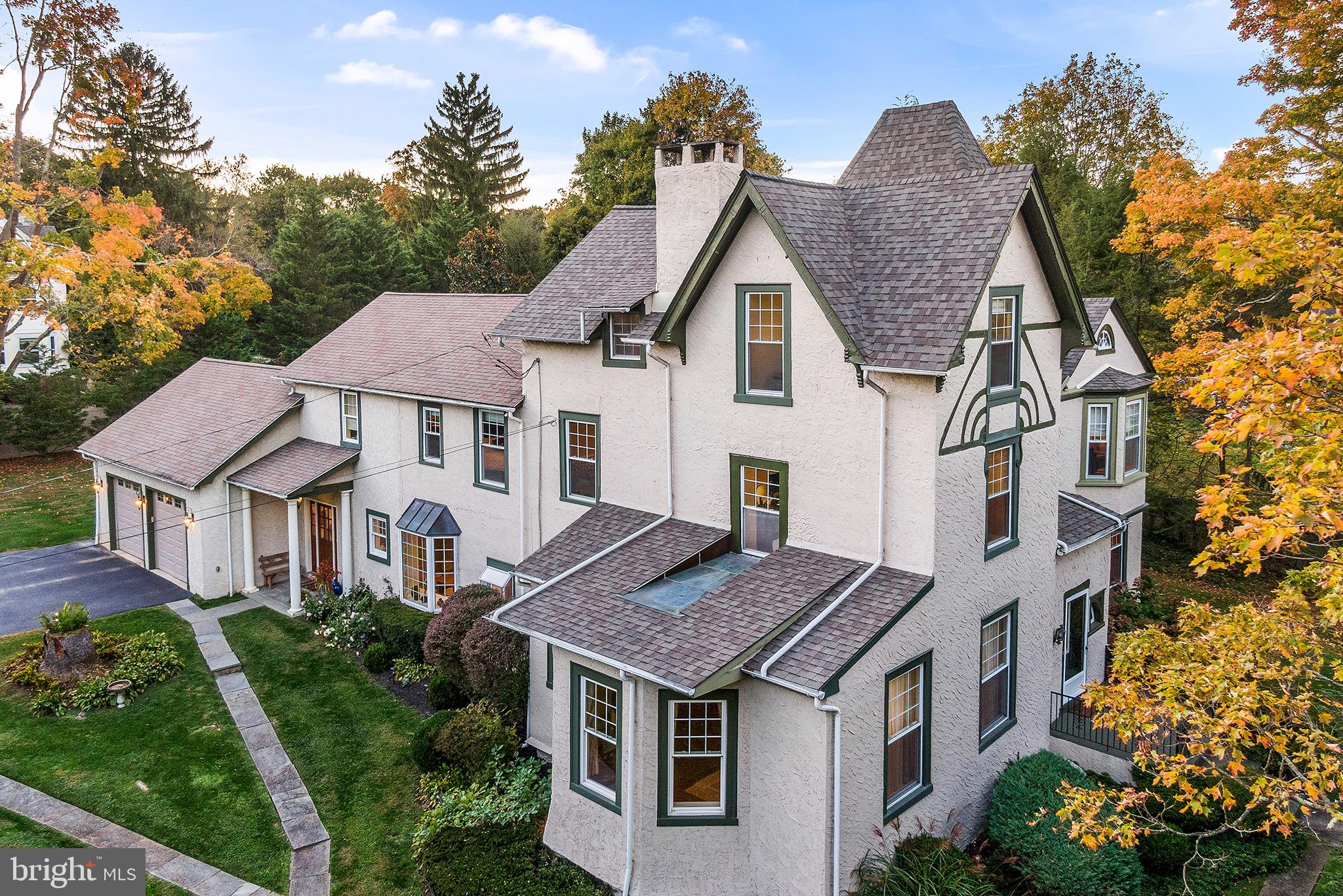 Welcome to 102 N Waterloo Rd