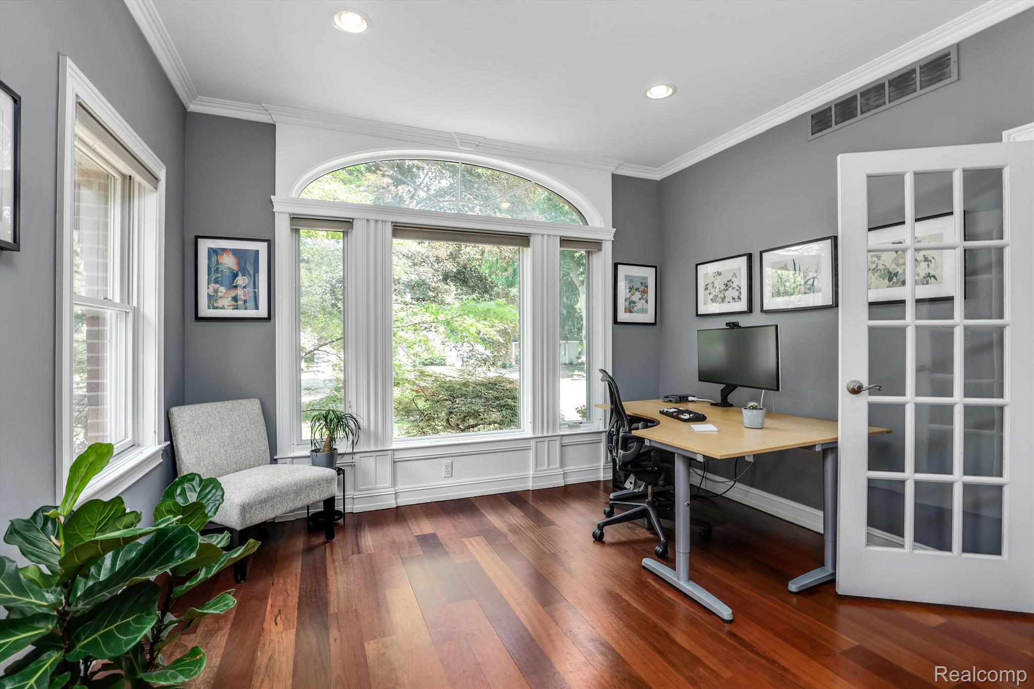 1st floor office or bedroom with large windows