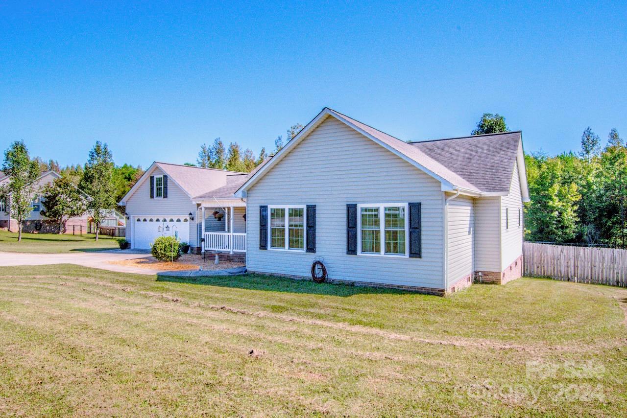 3510 Mack Ballard Road Maiden, NC 28650 - Photo 3 of 26 a front view of house with yard nad seating space