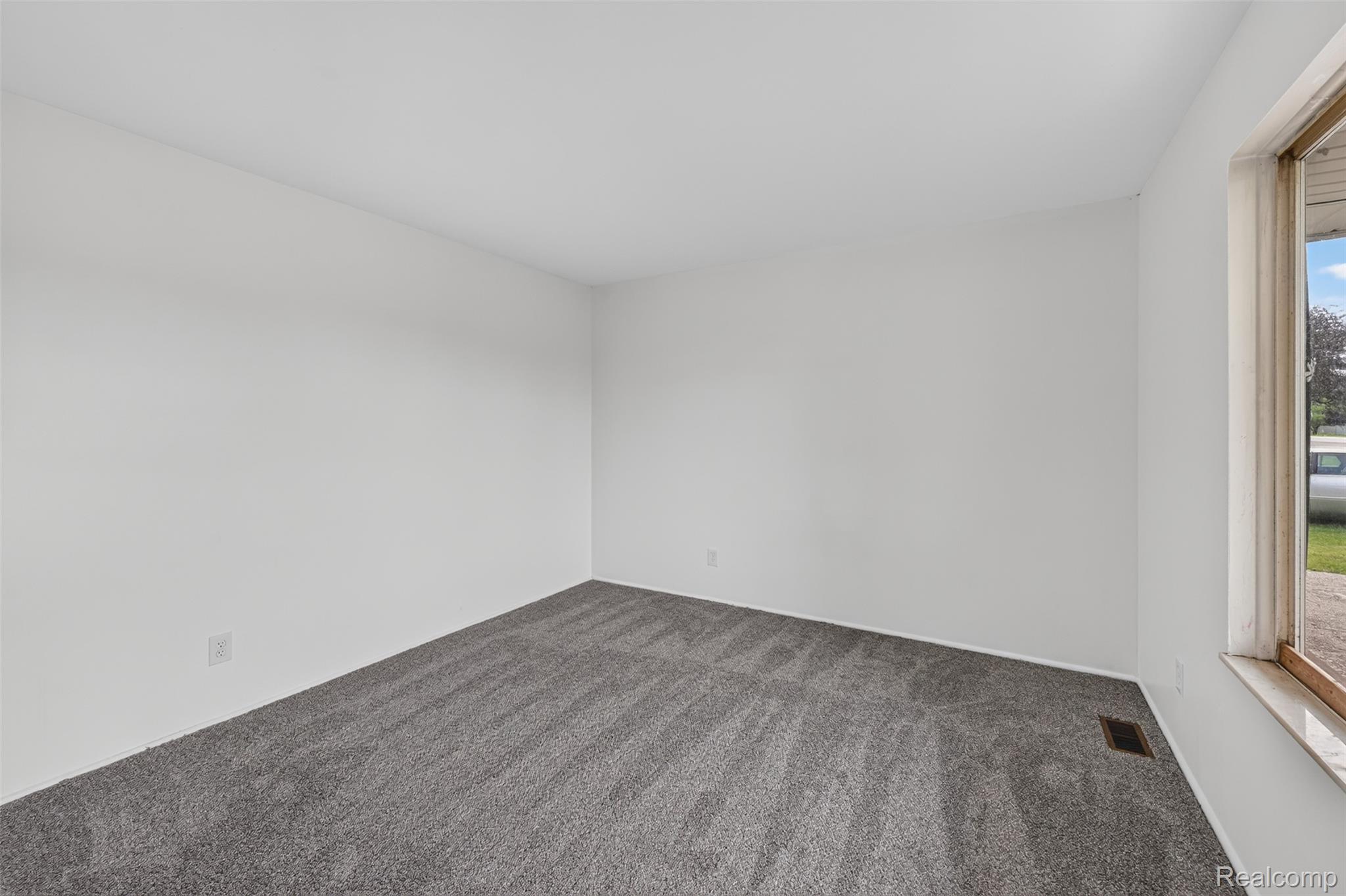 5457 Reid Road Swartz Creek, MI 48473 - Photo 9 of 51 Empty room