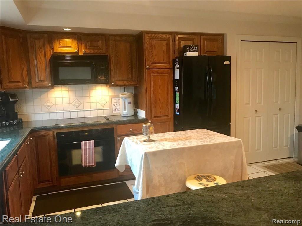 1849 Ludgate Lane Rochester Hills, MI 48309 - Photo 15 of 61