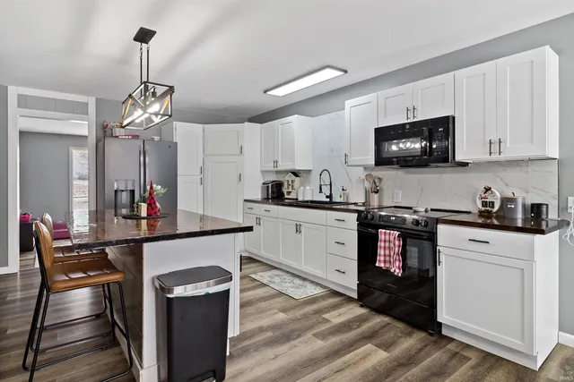 $359,900 | 1060 West 406 South, Marion, IN 46953