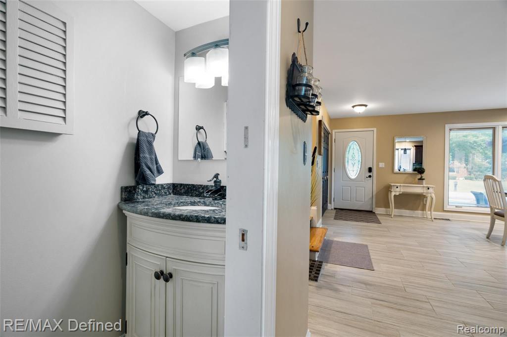 840 Cobblestone Drive Rochester Hills, MI 48309 - Photo 10 of 50