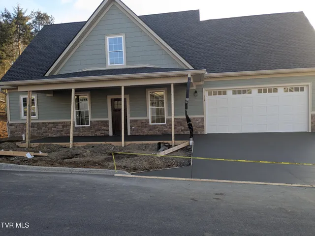 $459,000 | 505 Hickory Tree Pvt Drive, Kingsport, TN 37664