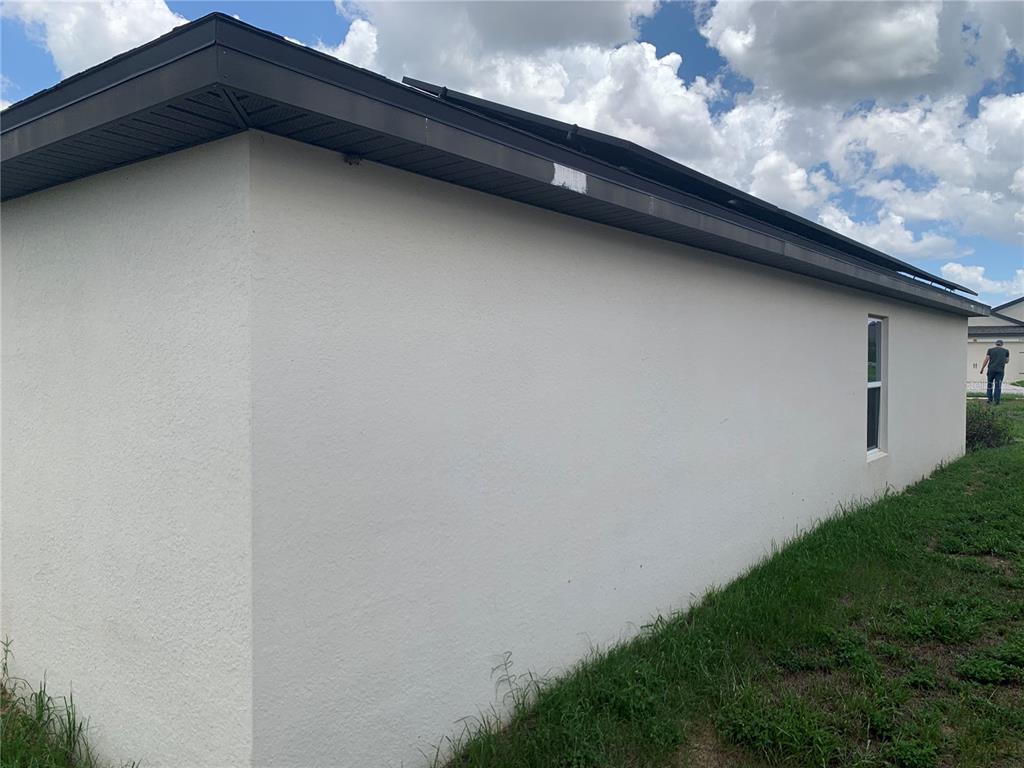 2187 Mandarin Loop Dundee, FL 33838 - Photo 7 of 11 a close up of a wall