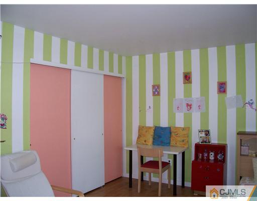 5605 Hana Road Edison, NJ 08817 - Photo 4 of 23 a very nice looking room with a large window
