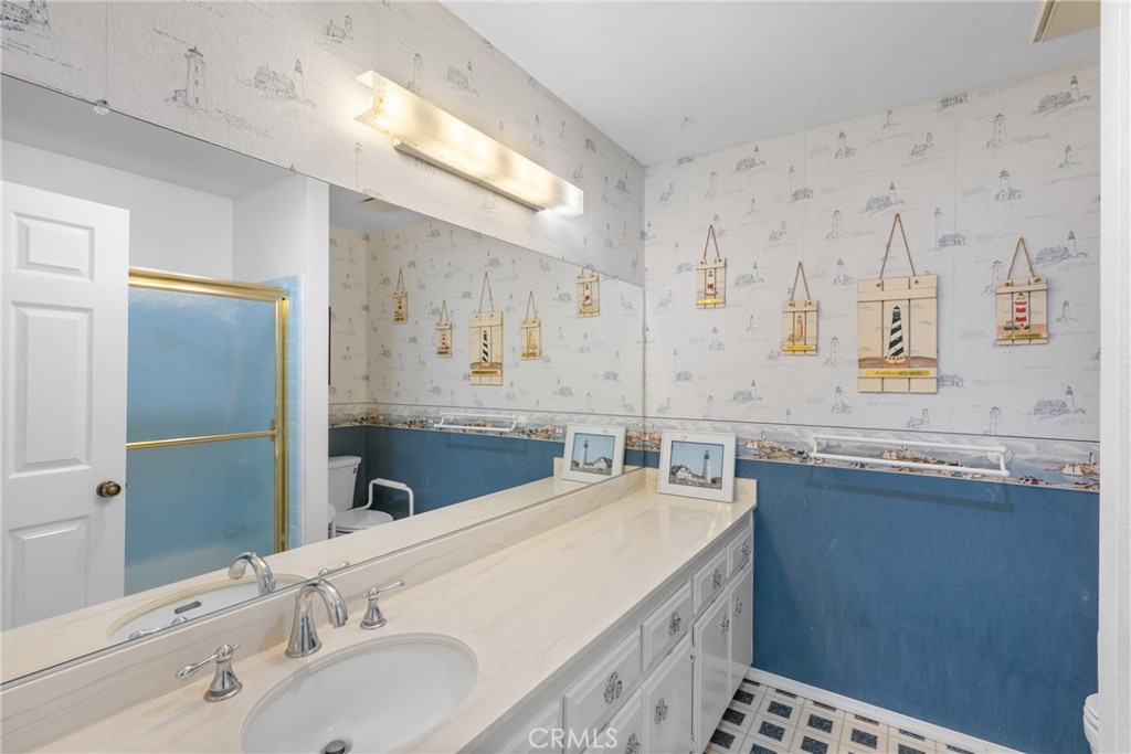 4347 Manchester Court Santa Maria, CA 93455 - Photo 27 of 40 Hallway Bathroom