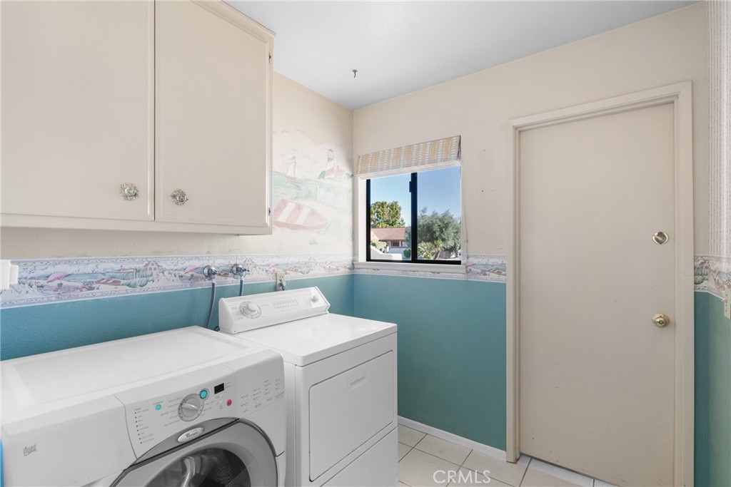 4347 Manchester Court Santa Maria, CA 93455 - Photo 31 of 40 a utility room with dryer and washer