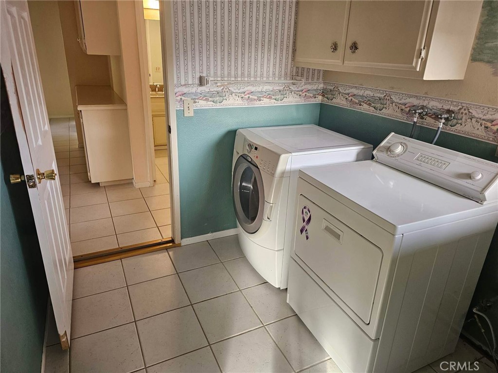 4347 Manchester Court Santa Maria, CA 93455 - Photo 32 of 40 a utility room with dryer and washer