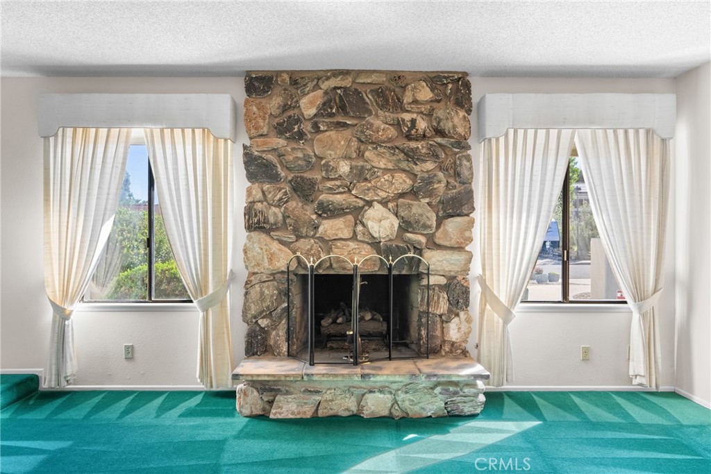 4347 Manchester Court Santa Maria, CA 93455 - Photo 8 of 40 Living Room