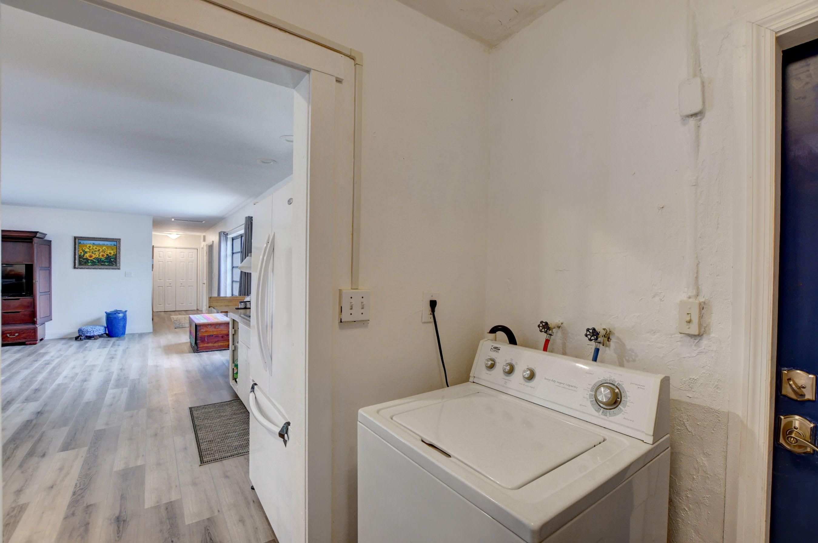 261 Northeast 28th Road Boca Raton, FL 33431 - Photo 16 of 33 Laundry Room